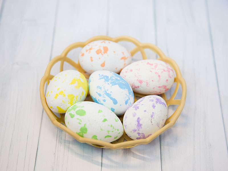 Яйца декоративные(пенопласт) 4х6см в корзинке