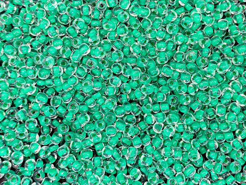 Бисер 6/0 прозрачный окрашенный внутри (зеленый)