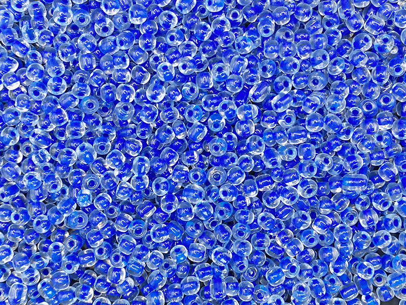 Бисер 6/0 прозрачный окрашенный внутри (синий)